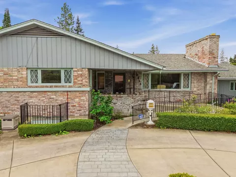 Exterior - 2214 E 36th Ave, Spokane, WA 99203 photo 2 of 12
