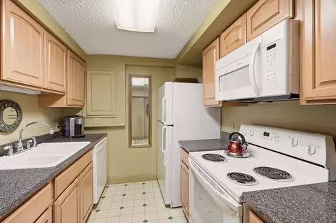 Kitchen - 2214 E 36th Ave, Spokane, WA 99203 photo 10 of 10