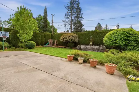 Exterior - 2214 E 36th Ave, Spokane, WA 99203 photo 9 of 12
