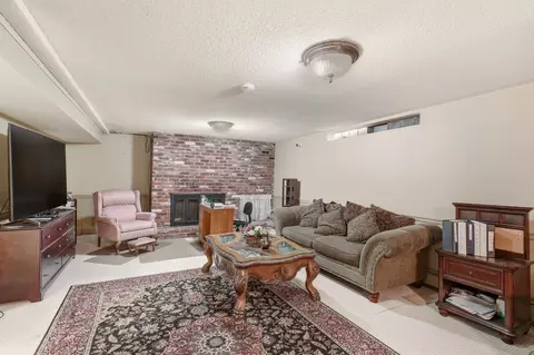 Living - 2214 E 36th Ave, Spokane, WA 99203 photo 3 of 4