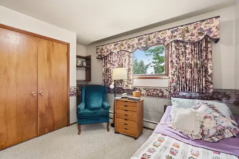Bedroom - 2214 E 36th Ave, Spokane, WA 99203 photo 4 of 6
