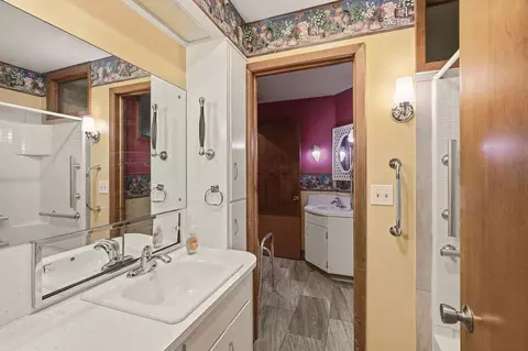 Bath - 2214 E 36th Ave, Spokane, WA 99203 photo 2 of 5
