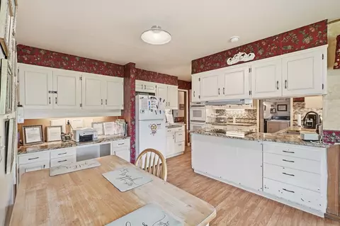 Kitchen - 2214 E 36th Ave, Spokane, WA 99203 photo 2 of 10