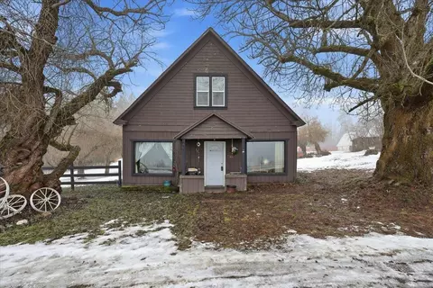 305 River Rd, Usk, WA 99180