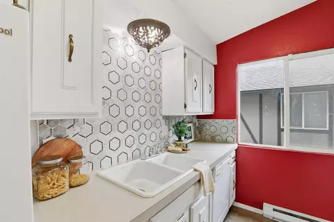 Kitchen - 202 E Weile Ave #4, Spokane, WA 99208 photo 3 of 4