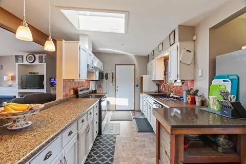 Kitchen - 13013 E 22nd Ave, Spokane Valley, WA 99216 photo 2 of 4