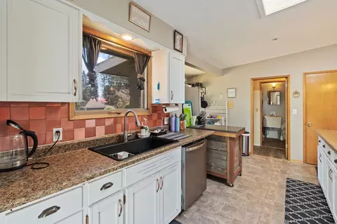Kitchen - 13013 E 22nd Ave, Spokane Valley, WA 99216 photo 4 of 4
