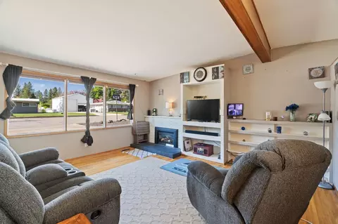 Living - 13013 E 22nd Ave, Spokane Valley, WA 99216 photo 2 of 2