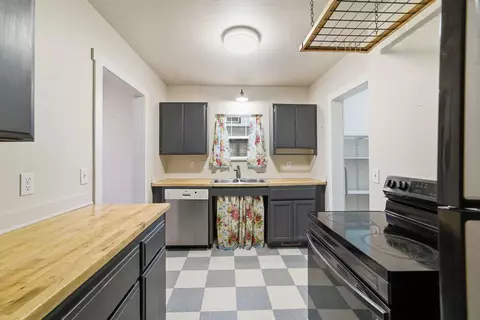 Kitchen - 3124 E 29th Ave, Spokane, WA 99223 photo 1 of 1