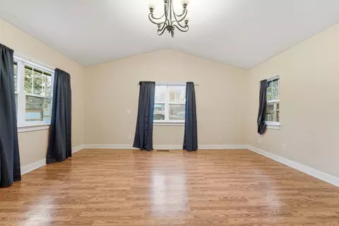 Living - 3124 E 29th Ave, Spokane, WA 99223 photo 3 of 4