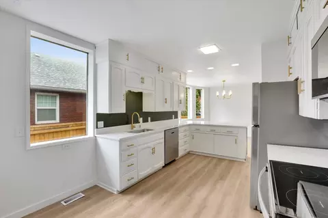 Kitchen - 2423 W Dalton Ave, Spokane, WA 99205 photo 2 of 3