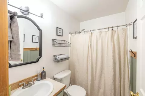 Bath - 3104 Silverthorn Ln, Cheney, WA 99004 photo 2 of 2