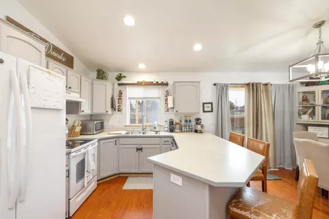 Kitchen - 3104 Silverthorn Ln, Cheney, WA 99004 photo 2 of 3