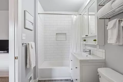 Bath - 608 E 33rd Ave, Spokane, WA 99203 photo 2 of 3