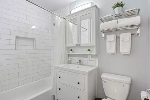 Bath - 608 E 33rd Ave, Spokane, WA 99203 photo 1 of 3