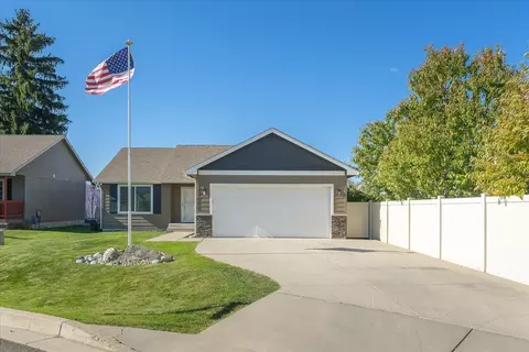 520 S Mckee St, Greenacres, WA 99016