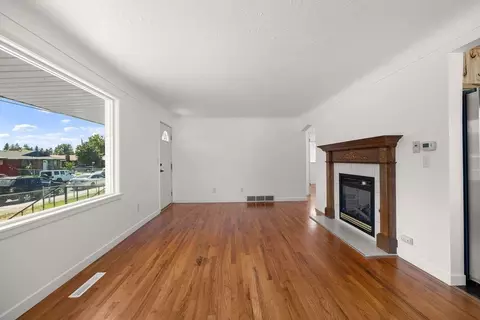 Living - 427 E Longfellow Ave, Spokane, WA 99207 photo 2 of 6