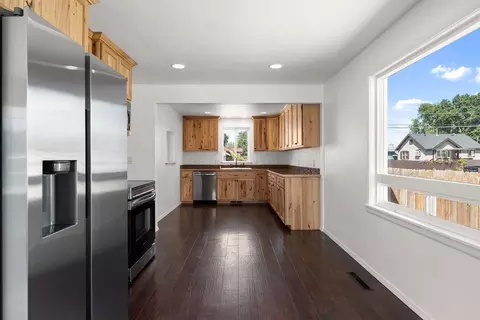 Kitchen - 427 E Longfellow Ave, Spokane, WA 99207 photo 1 of 5