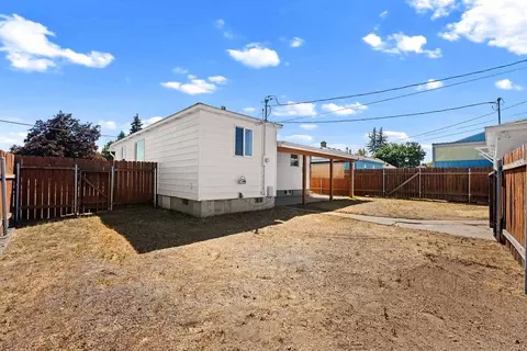 Exterior - 427 E Longfellow Ave, Spokane, WA 99207 photo 6 of 7