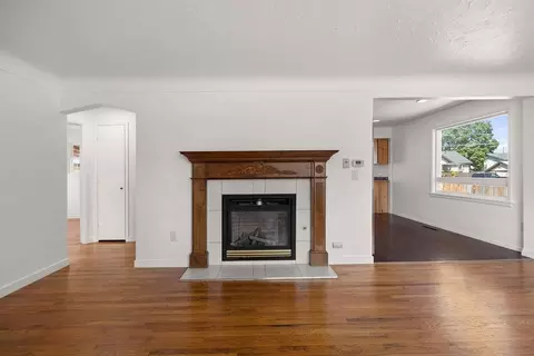 Living - 427 E Longfellow Ave, Spokane, WA 99207 photo 3 of 6