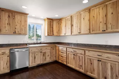 Kitchen - 427 E Longfellow Ave, Spokane, WA 99207 photo 4 of 5