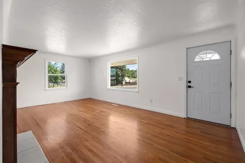 Living - 427 E Longfellow Ave, Spokane, WA 99207 photo 4 of 6