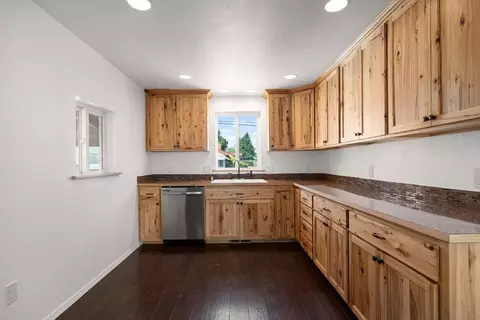 Kitchen - 427 E Longfellow Ave, Spokane, WA 99207 photo 2 of 5