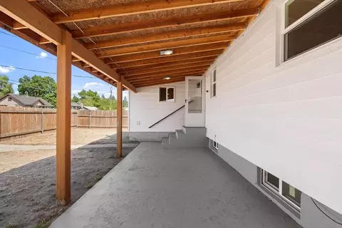Exterior - 427 E Longfellow Ave, Spokane, WA 99207 photo 3 of 7