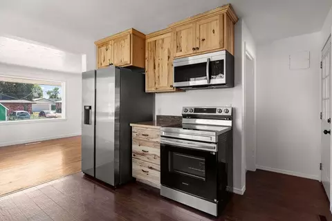 Kitchen - 427 E Longfellow Ave, Spokane, WA 99207 photo 5 of 5