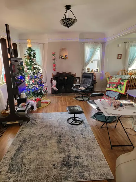 Living - 407 E Hoffman Ave, Spokane, WA 99207 photo 1 of 1