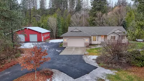 27907 N River Estates Dr, Chattaroy, WA 99003