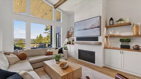 Living - 1213 E Fireside Ln, Spokane, WA 99208 photo 5 of 8