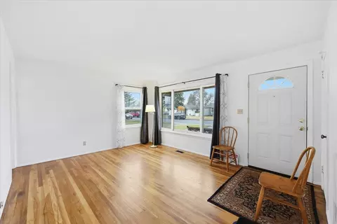 Living - 513 E Dave Ct, Spokane, WA 99207 photo 1 of 3