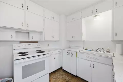 Kitchen - 513 E Dave Ct, Spokane, WA 99207 photo 1 of 2