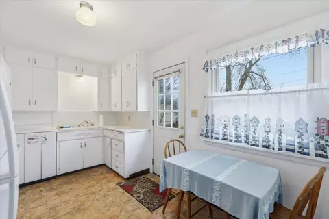 Kitchen - 513 E Dave Ct, Spokane, WA 99207 photo 2 of 2