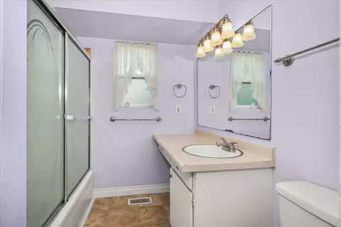 Bath - 7721 E Rutter Ave, Spokane Valley, WA 99212 photo 1 of 1