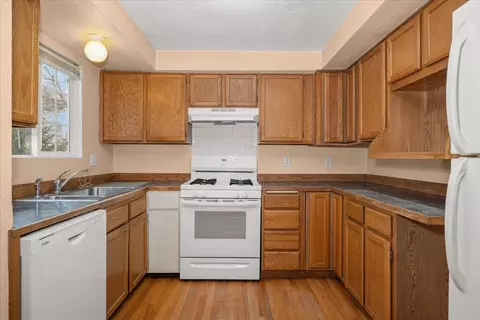 Kitchen - 7721 E Rutter Ave, Spokane Valley, WA 99212 photo 3 of 3