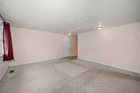 Living - 7721 E Rutter Ave, Spokane Valley, WA 99212 photo 2 of 4