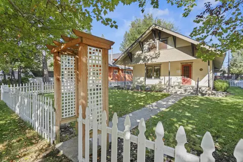 206 W Waverly Pl, Spokane, WA 99205