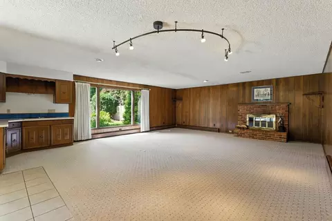 Living - 1610 E 35th Ave, Spokane, WA 99203 photo 3 of 4