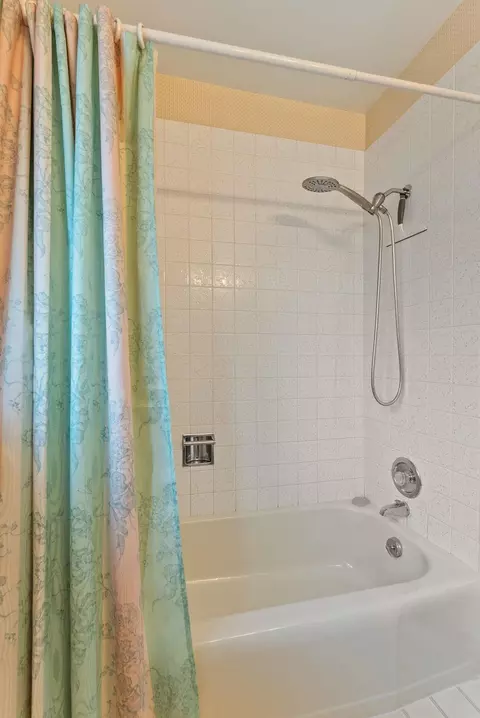 Bath - 1610 E 35th Ave, Spokane, WA 99203 photo 4 of 4