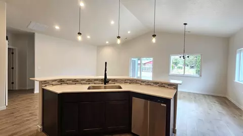Kitchen - 8101 E Baldwin Ave, Spokane, WA 99212 photo 2 of 3
