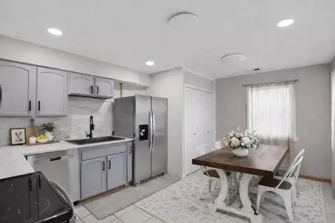 Kitchen - 511 Euclid Ave, Spokane, WA 99207 photo 8 of 9