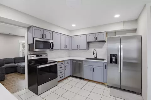Kitchen - 511 Euclid Ave, Spokane, WA 99207 photo 4 of 9