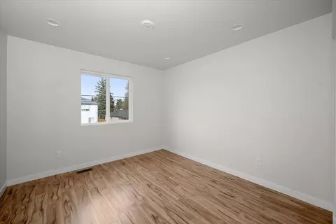 2401 E Longfellow Ave, Spokane, WA 99207 photo 13