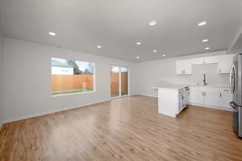 2401 E Longfellow Ave, Spokane, WA 99207 photo 5