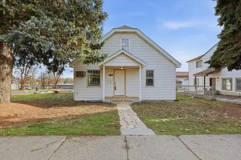 821 3rd St, Cheney, WA 99004