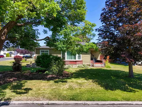 2118 N Hemlock St, Spokane, WA 99205