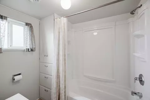 Bath - 3924 E Pacific Ave, Spokane, WA 99202 photo 1 of 2
