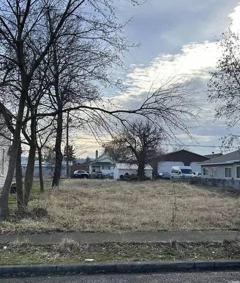 1924 E Sharp Ave, Spokane, WA 99202
